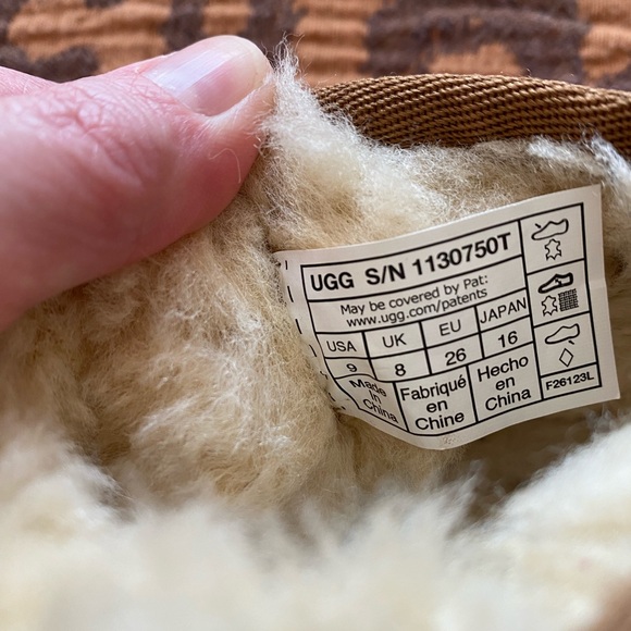 UGG Toddler Chestnut Suede Shearling-Lined Booties - Picture 3 of 5